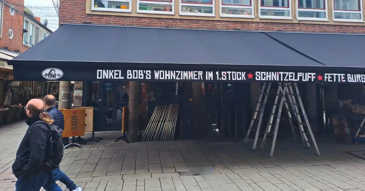 KADECO 330 Kassettenmarkise bei BOB'S Punkrock Bar in der Düsseldorfer Altstadt